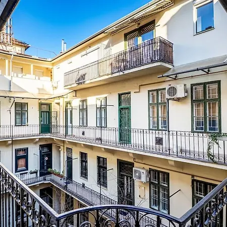 Rose Corner Apartment *